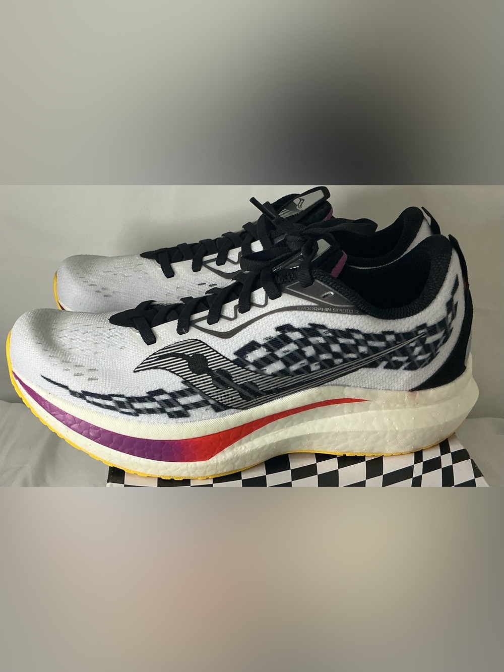 Saucony Endorphin Speed 2 Running Shoes Women’s 9.5 white yellow black - Picture 3 of 9